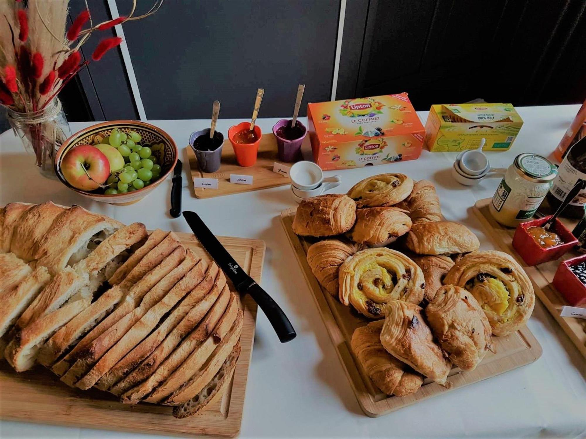 Cluis Sejour De Charme Au Chateau Avec Petit-Dejeuner Et Parking - Fr-1-591-705 מראה חיצוני תמונה