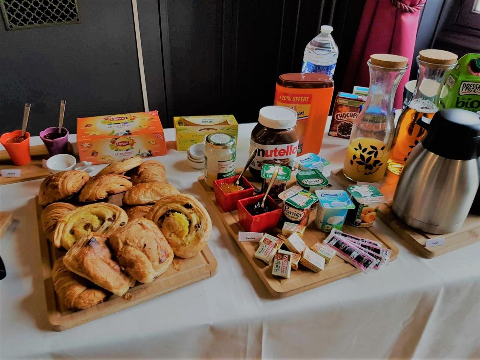 Cluis Sejour De Charme Au Chateau Avec Petit-Dejeuner Et Parking - Fr-1-591-705 מראה חיצוני תמונה